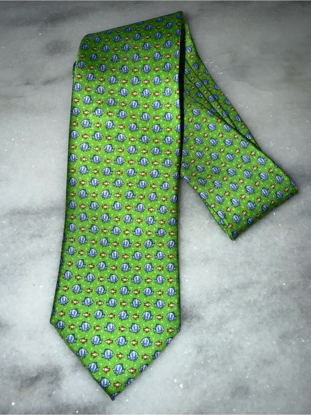 Izod Men's 100% Silk Necktie Tie-Green with Blue & Pink Fish-Tropical Beach